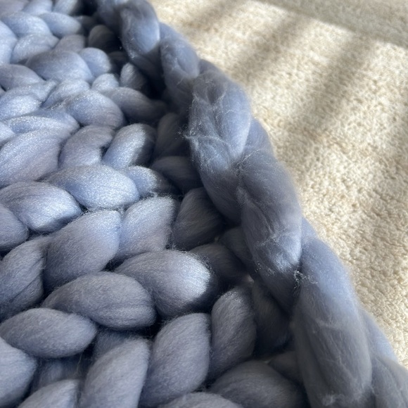 Beautiful gray blue chunky knitted blanket handmade - Picture 9 of 9